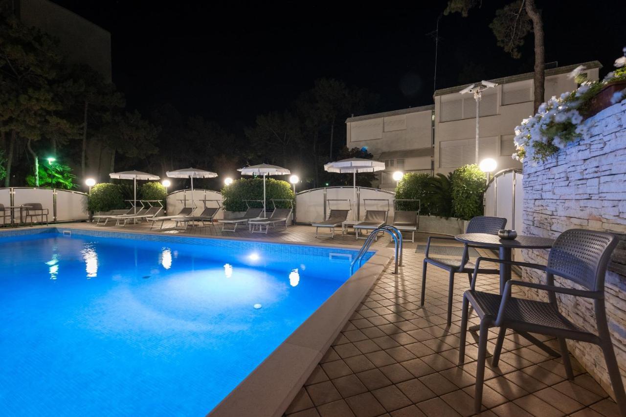 Hotel Croce Di Malta ลินญาโน ซับเบียโดโร ภายนอก รูปภาพ