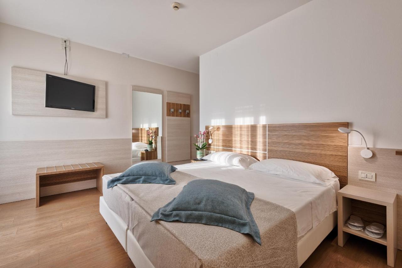 Hotel Croce Di Malta ลินญาโน ซับเบียโดโร ภายนอก รูปภาพ