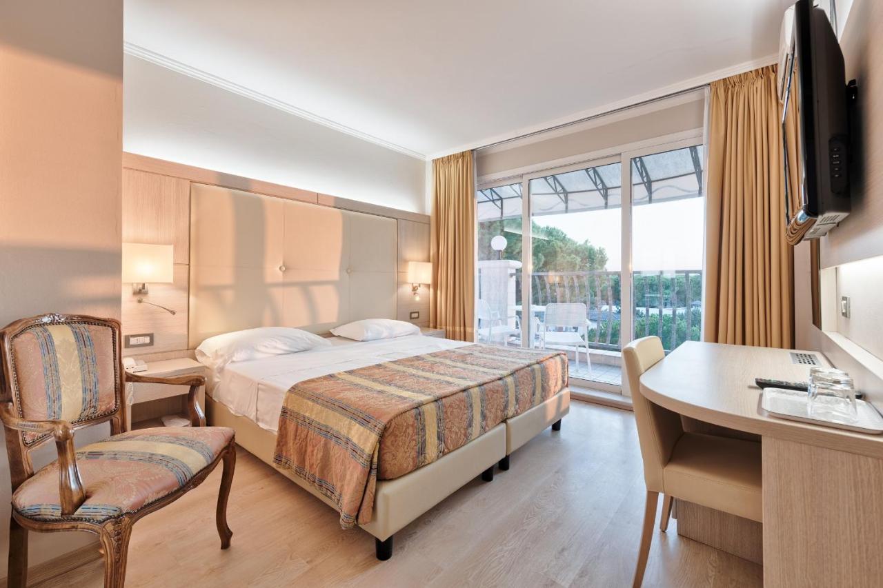 Hotel Croce Di Malta ลินญาโน ซับเบียโดโร ภายนอก รูปภาพ