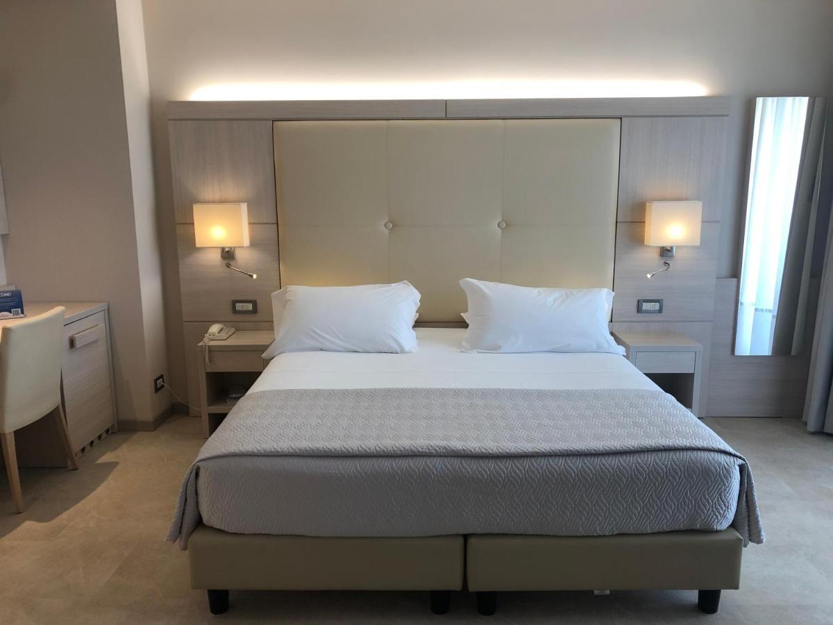 Hotel Croce Di Malta ลินญาโน ซับเบียโดโร ภายนอก รูปภาพ