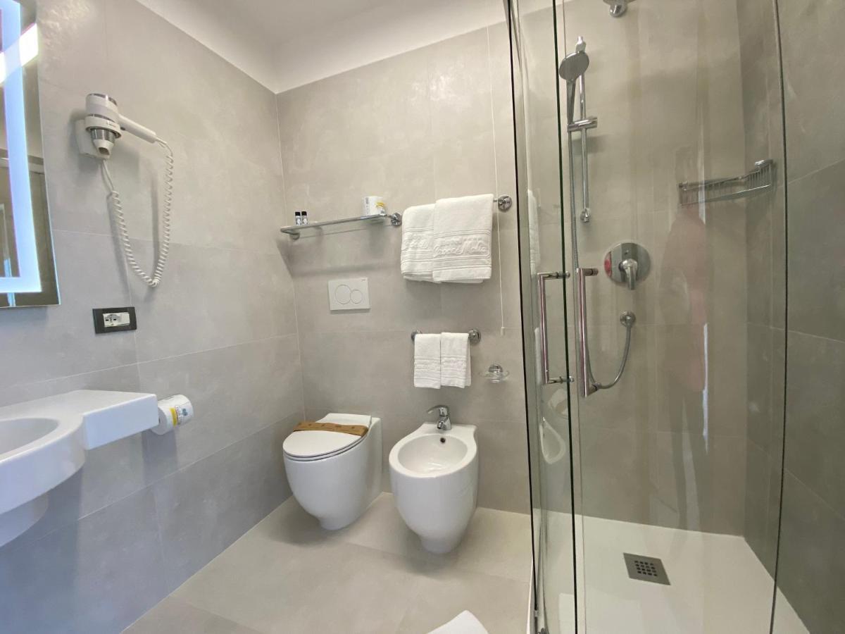 Hotel Croce Di Malta ลินญาโน ซับเบียโดโร ภายนอก รูปภาพ