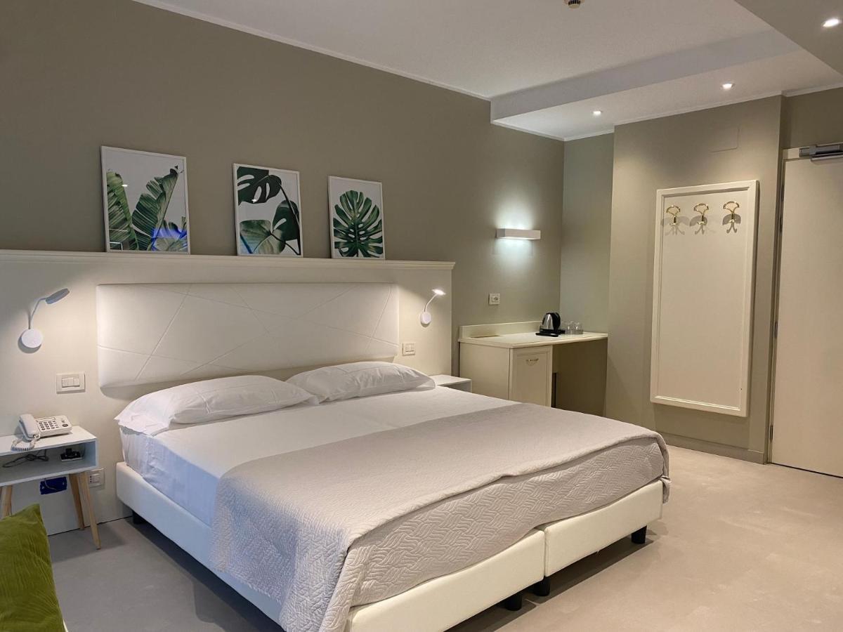 Hotel Croce Di Malta ลินญาโน ซับเบียโดโร ภายนอก รูปภาพ