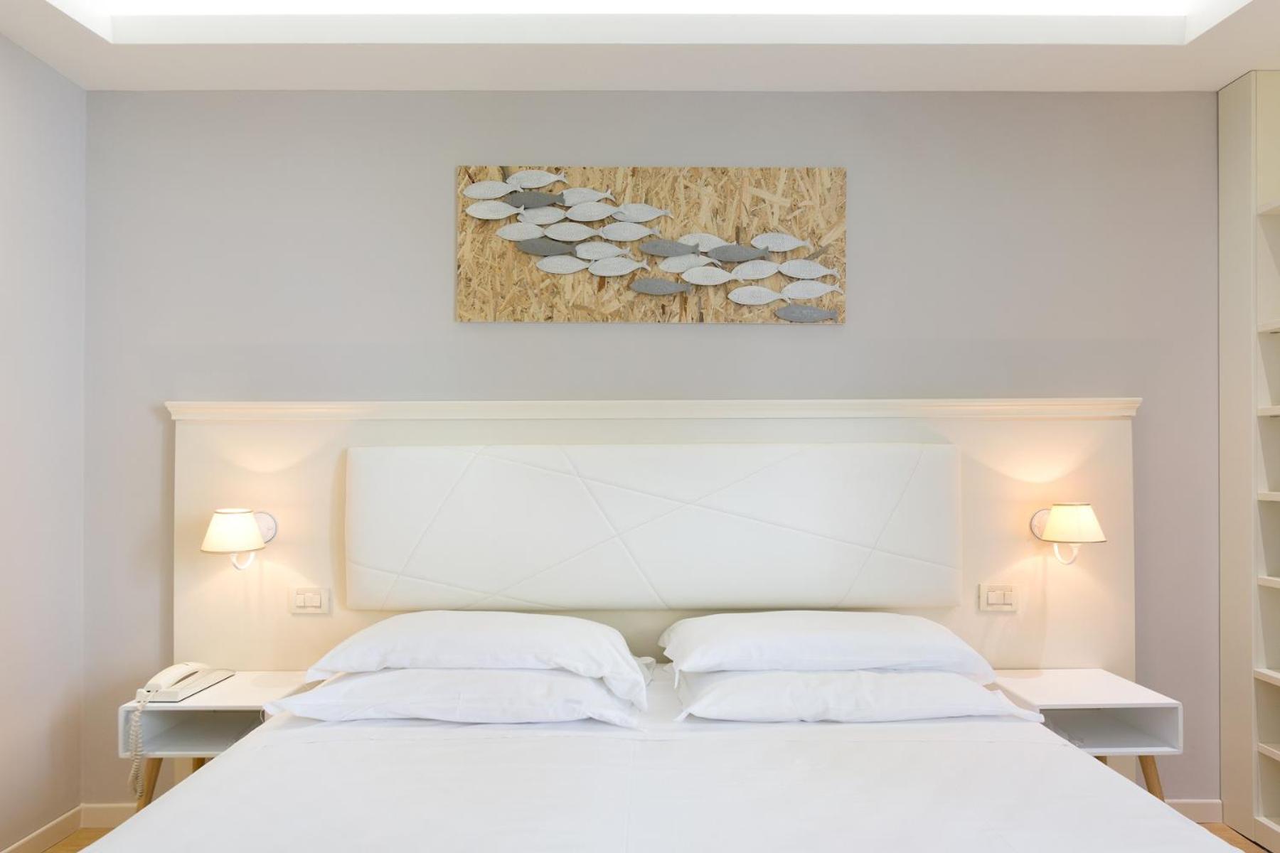 Hotel Croce Di Malta ลินญาโน ซับเบียโดโร ภายนอก รูปภาพ