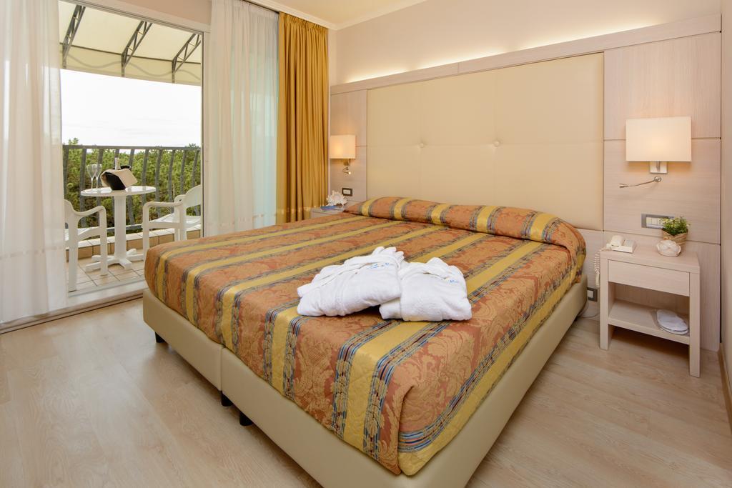 Hotel Croce Di Malta ลินญาโน ซับเบียโดโร ภายนอก รูปภาพ