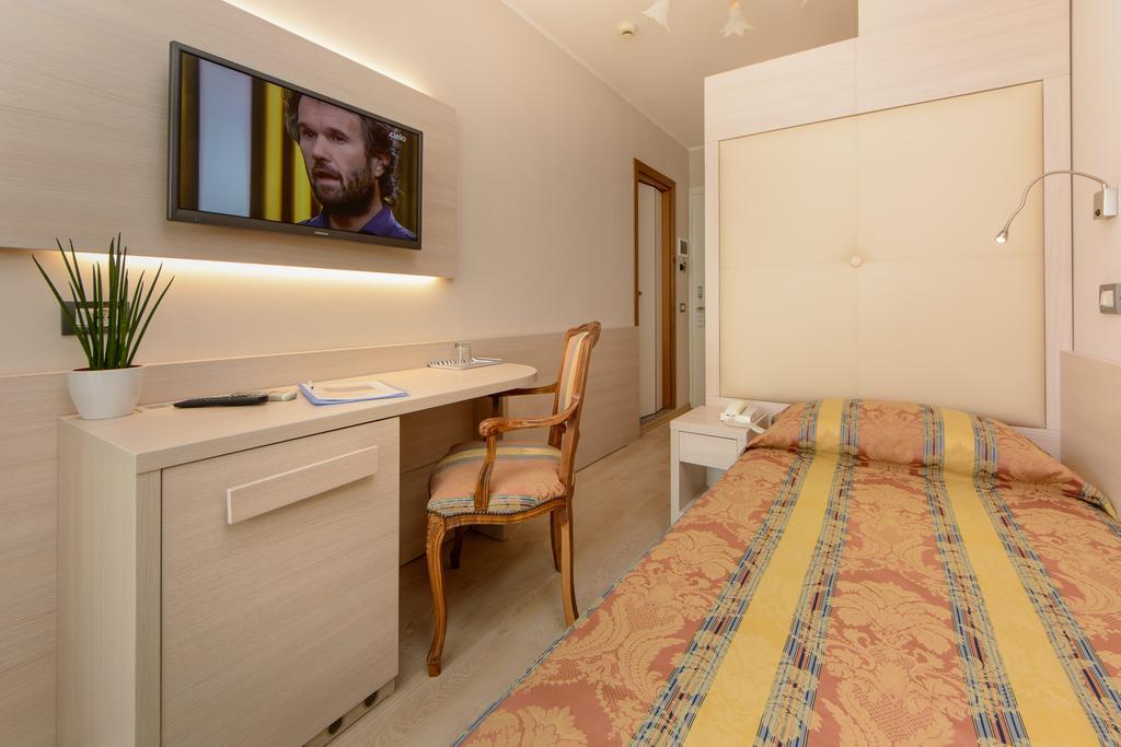 Hotel Croce Di Malta ลินญาโน ซับเบียโดโร ภายนอก รูปภาพ