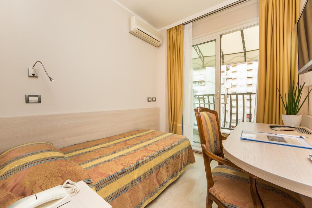 Hotel Croce Di Malta ลินญาโน ซับเบียโดโร ภายนอก รูปภาพ