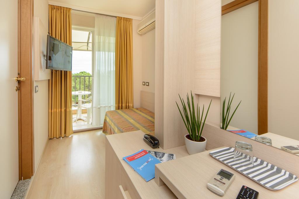 Hotel Croce Di Malta ลินญาโน ซับเบียโดโร ภายนอก รูปภาพ
