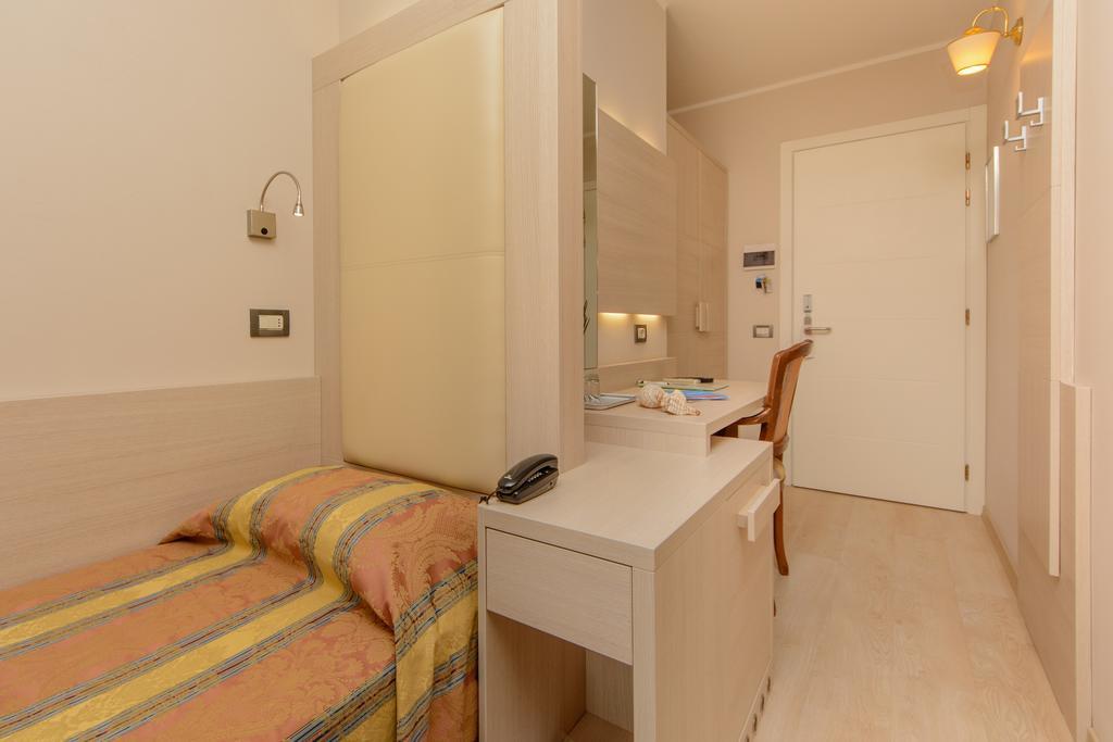 Hotel Croce Di Malta ลินญาโน ซับเบียโดโร ภายนอก รูปภาพ