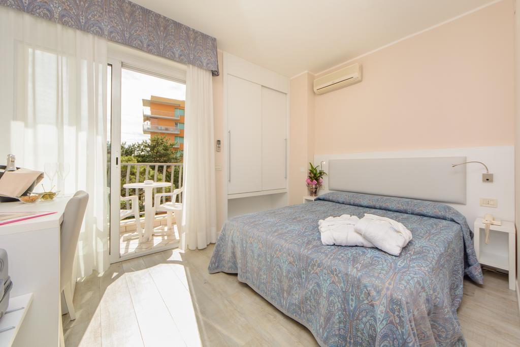 Hotel Croce Di Malta ลินญาโน ซับเบียโดโร ภายนอก รูปภาพ
