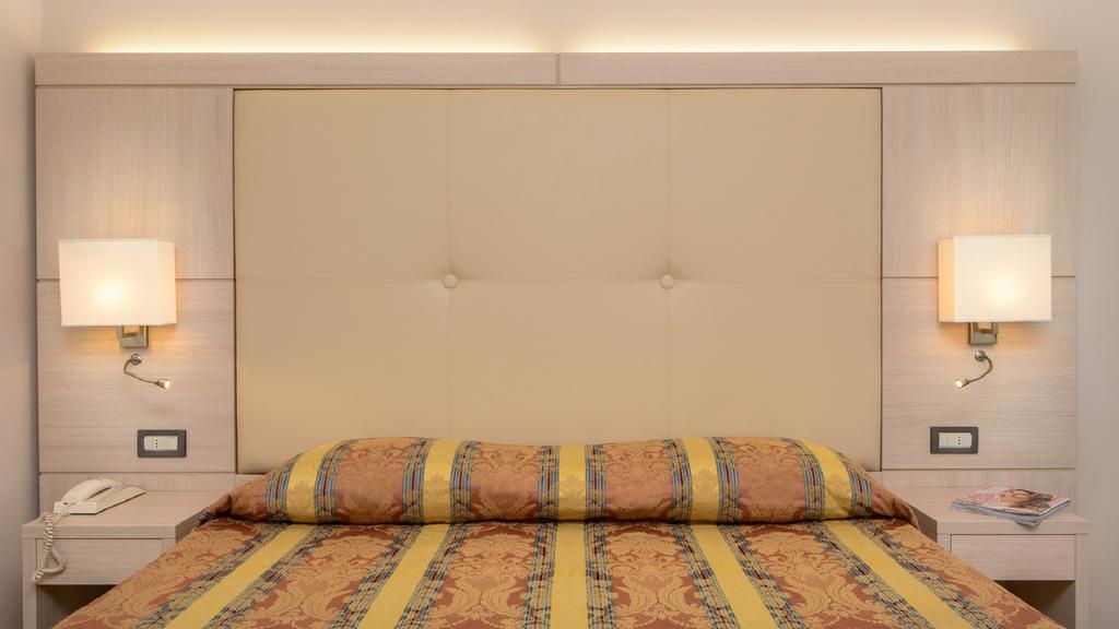 Hotel Croce Di Malta ลินญาโน ซับเบียโดโร ภายนอก รูปภาพ