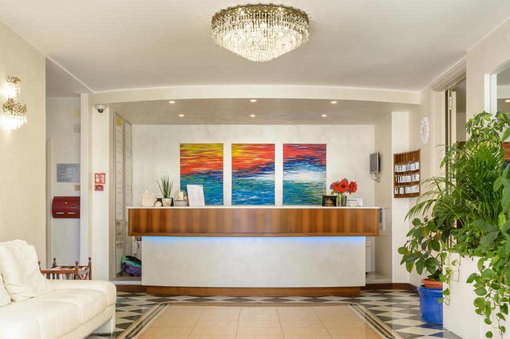 Hotel Croce Di Malta ลินญาโน ซับเบียโดโร ภายนอก รูปภาพ