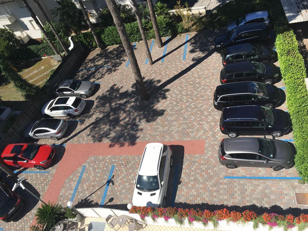 Hotel Croce Di Malta ลินญาโน ซับเบียโดโร ภายนอก รูปภาพ