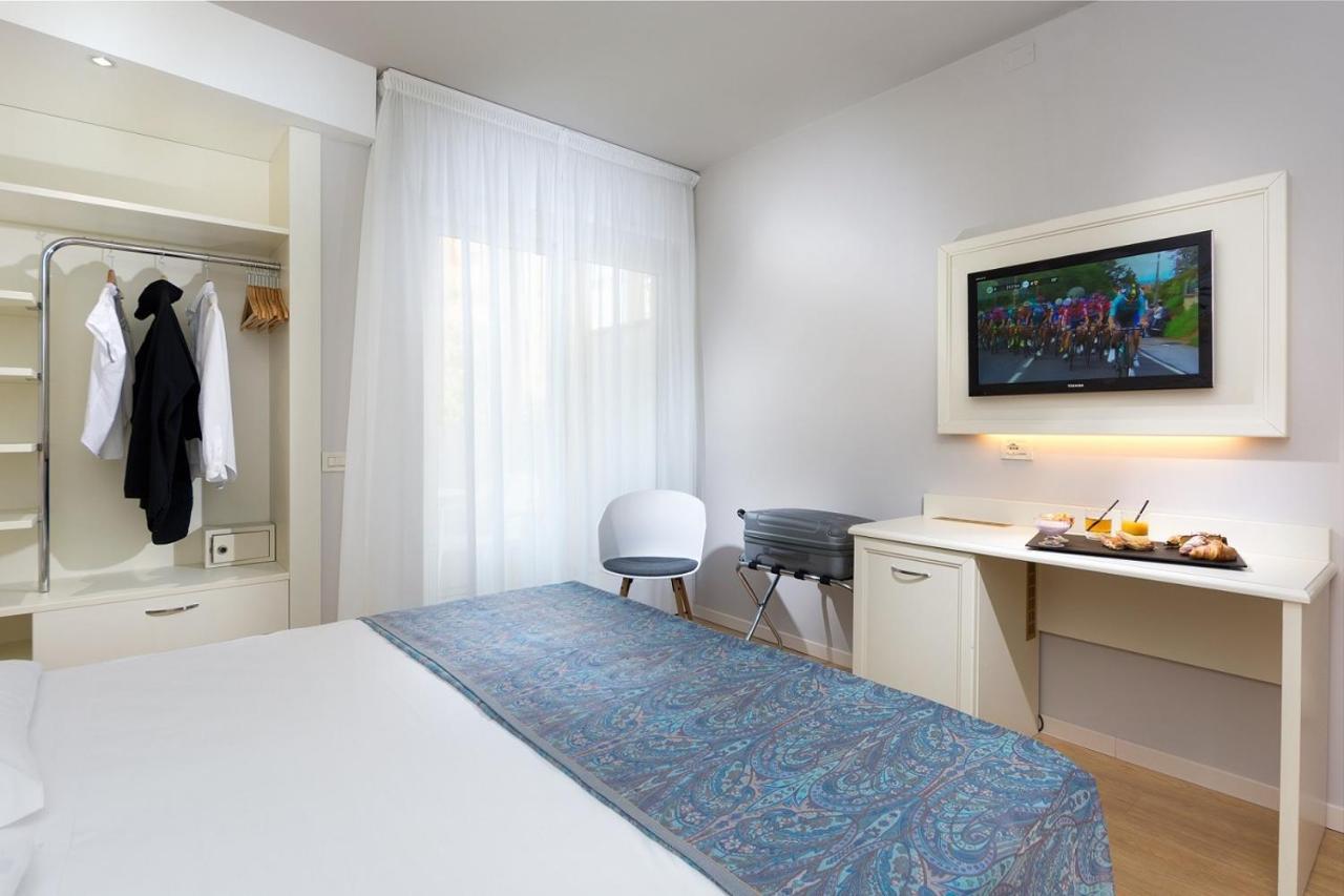Hotel Croce Di Malta ลินญาโน ซับเบียโดโร ภายนอก รูปภาพ